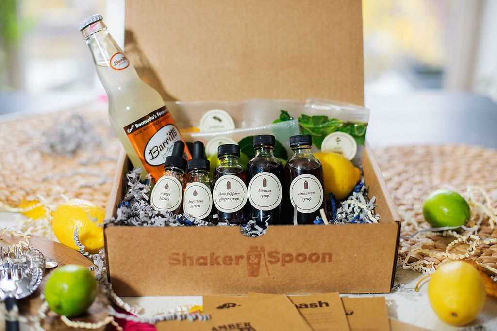 Shaker and Spoon cocktail club | Great fFood subscription gift boxes: Cool Mom Eats holiday gift guide