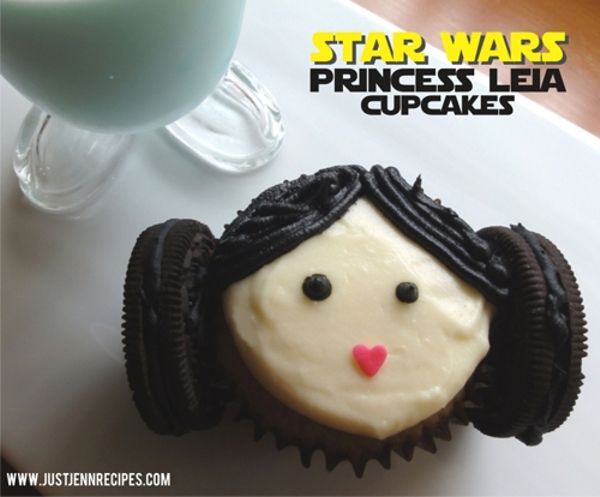 Princess Leia Cupcakes that even those who are bad at cake decorating can make. Hooray! | Just Jenn Recipes