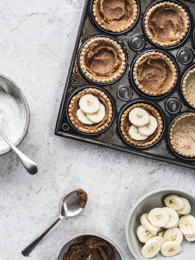 We found the best toffee recipes, even ones for vegan and gluten-free eaters like these Banoffee Pie Bites made without refined sugar | Top With Cinnamon