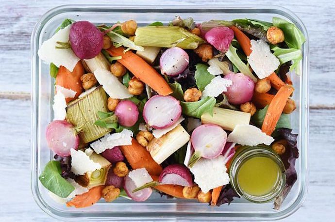  This Roasted Vegetable Salad with Chickpeas is the kind of cleansing recipe that we can get excited about. Yum! | Buzzfeed