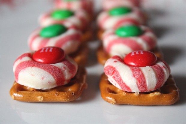 With only 3 ingredients, these Candy Cane Pretzel Buttons are an easy cookie recipe for Santa that you can make even at the last minute | Nutmeg Nanny