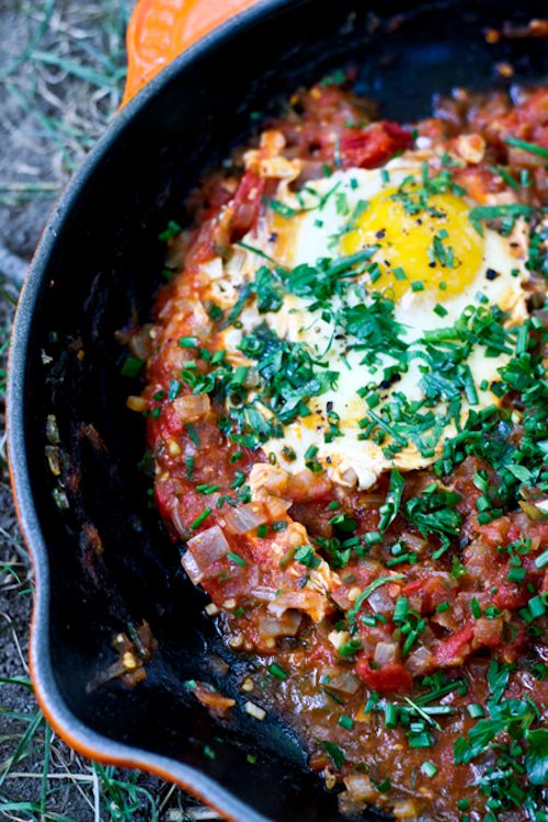 Make-ahead holiday breakfast recipes: red and green give a nice holiday spin to this Farmers Market Tomato Sauce and Poached Eggs Shakshuka. | Foodie With Family