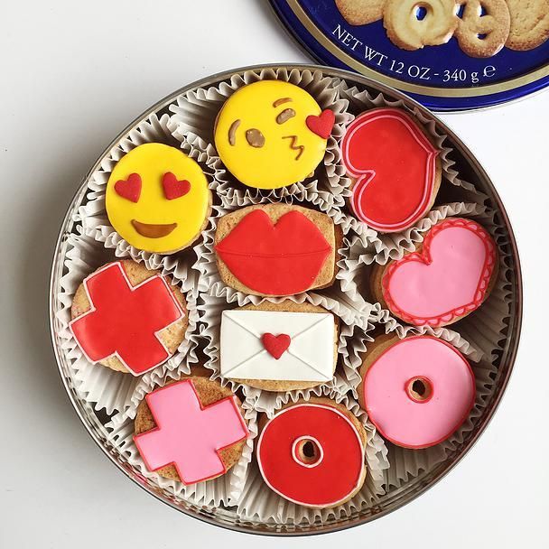 DIY emoji cookies | EMOJI Gifts