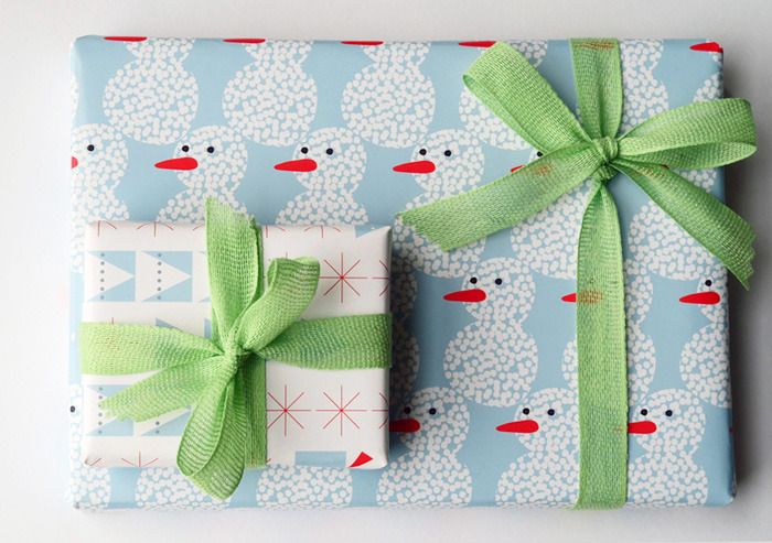 Printable snowman gift wrap from Jessica Nielsen for Bloesem