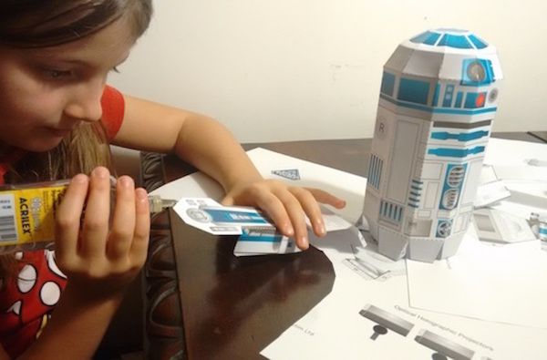 How to build a R2-D2 droid with littleBits. Free tutorial.