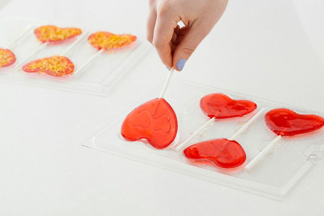 DIY Valentine's Day candy recipes: Heart Lollipops | Brit + Co