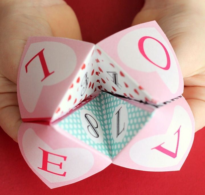 Free printable Valentine's cootie catcher craft for kids by Lil' Luna