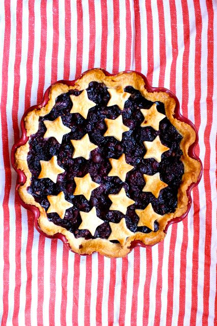 4th of July dessert recipes: Blueberry Pie | CosmoCookie