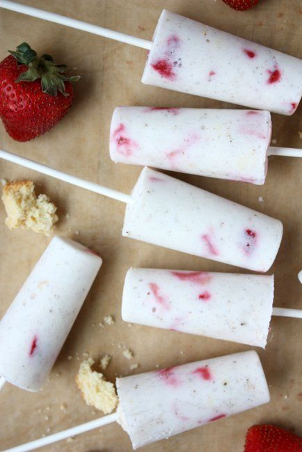 Easy no bake desserts: Strawberry Shortcake Greek Yogurt Popsicles | The Kitchen Paper