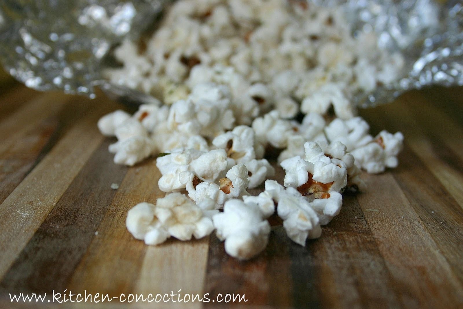 Best camping recipes: Campfire Parmesan Popcorn | Kitchen Concoctions