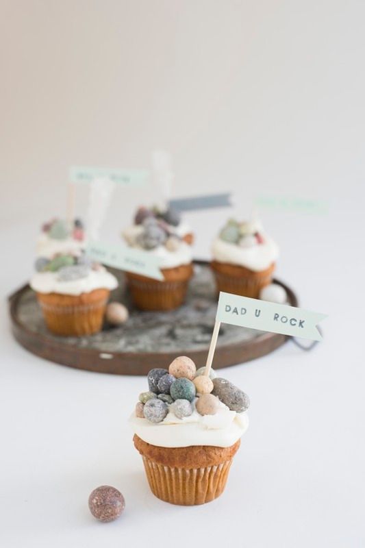 Repurpose "Dad, U rock" cupcakes for easy dinosaur party cupcakes | Oh Happy Day