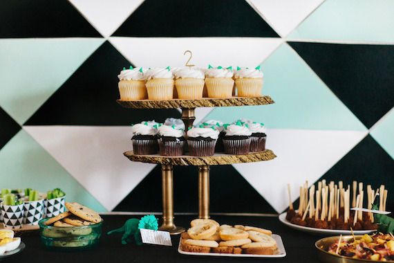 Modern, easy dinosaur birthday party cupcakes | 100 Layer Cakelet