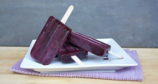 Popsicle recipes for kids: Blueberry Pomegranate Popsicles | The Black Peppercorn