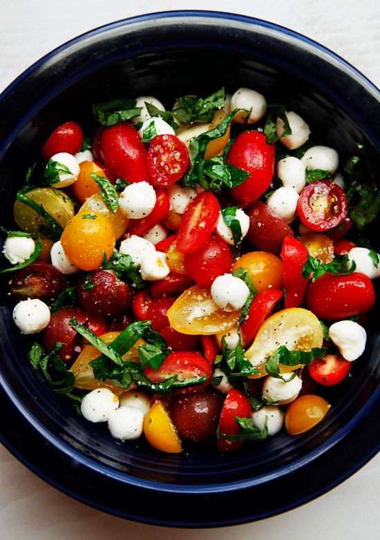 Easy picnic menu side dish: Tomato Mozzarella Salad |Savory Sweet Life