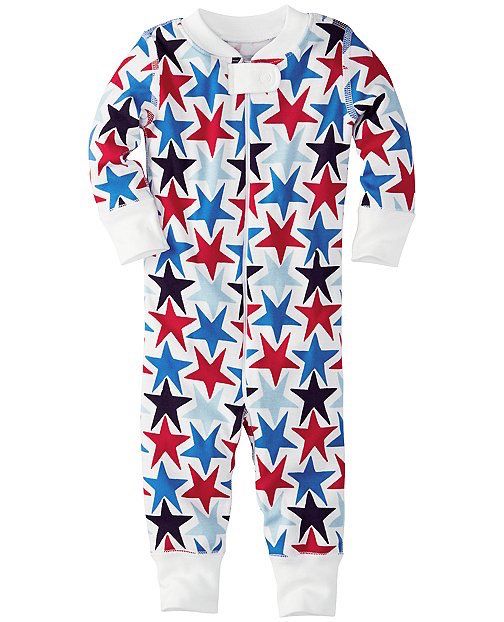 Hanna Andersson makes the best baby PJs. Love these star-print pajamas for 4th of July and beyond