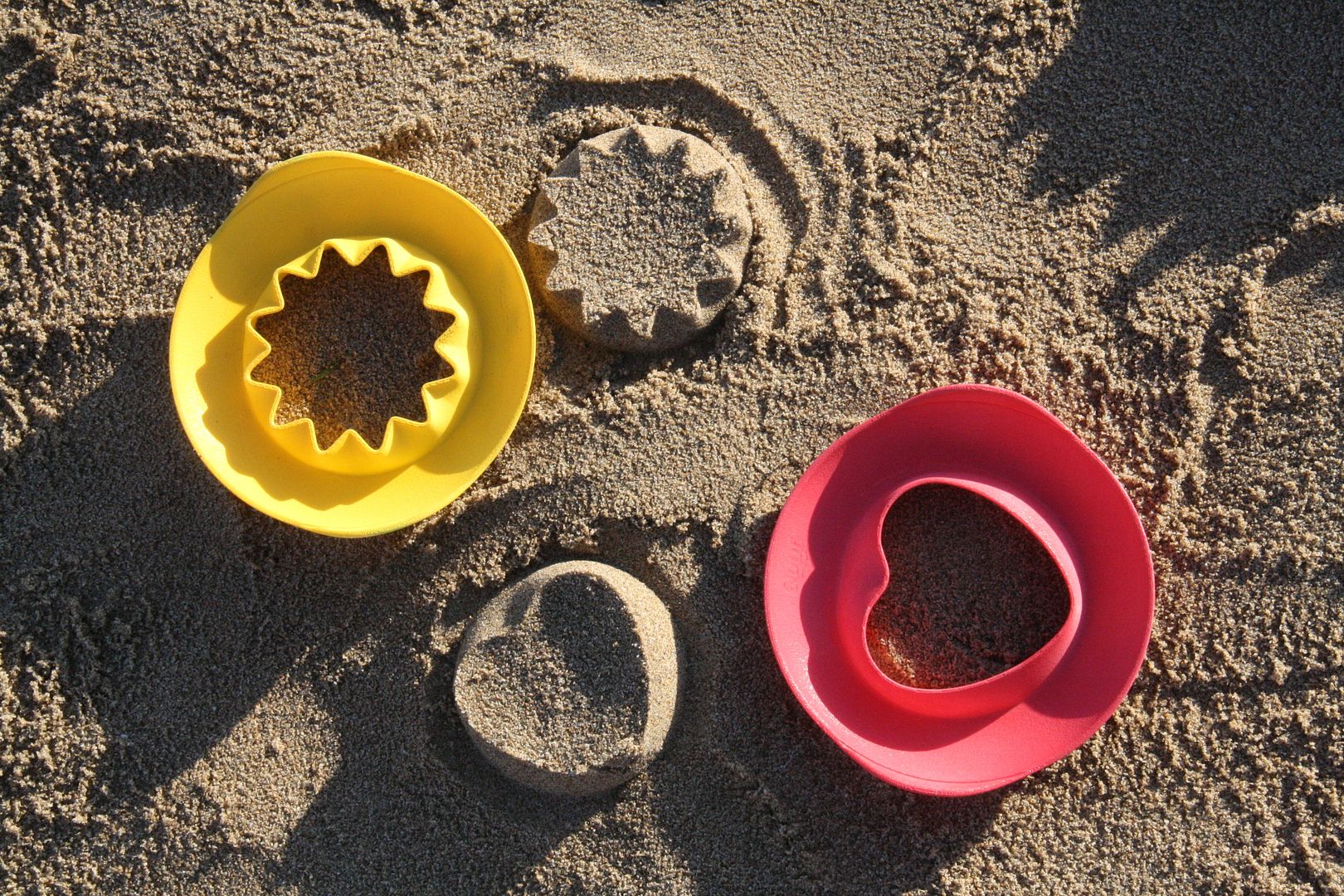 Quut Magic Shaper sand toys for the beach