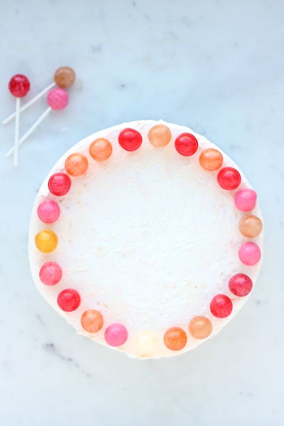 cake decorating ideas: ring the cake with colorful lollipops via Minted