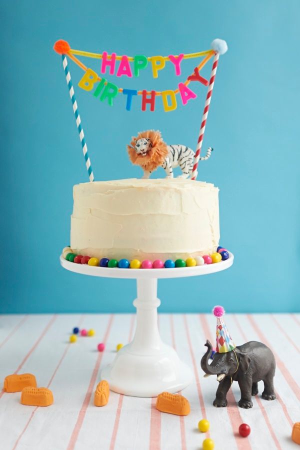 cake decorating ideas: happy birthday banner via Oh Happy Day