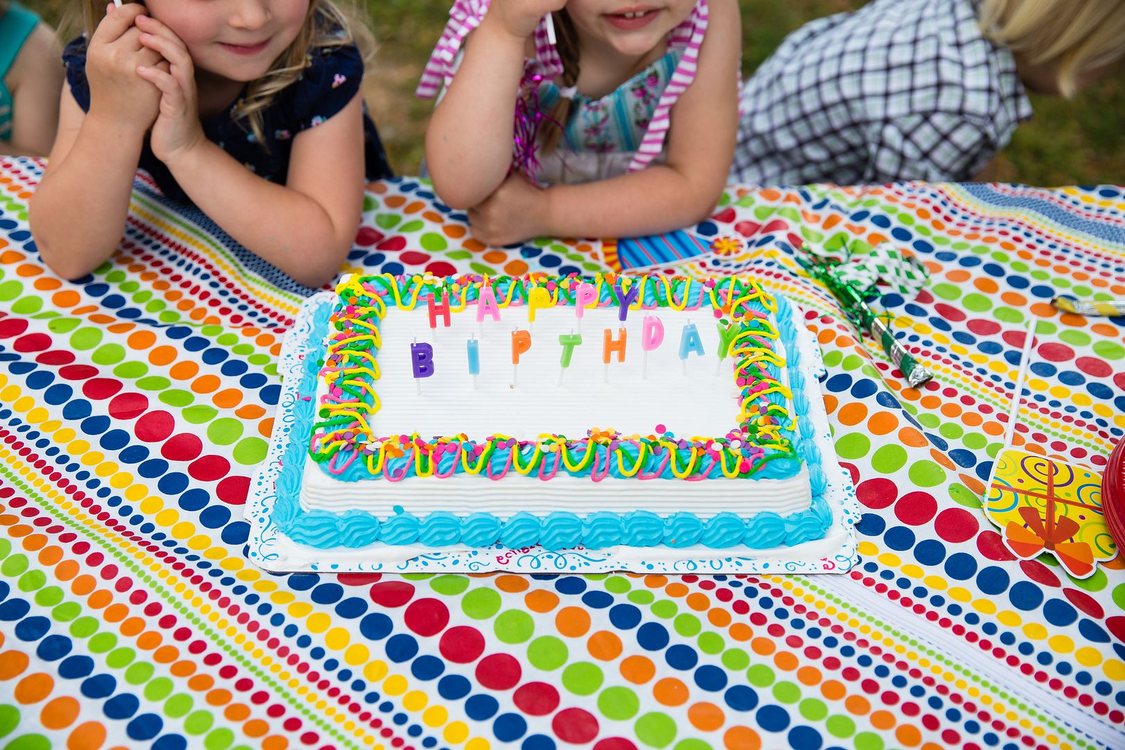 10 cool summer party themes with lots of ideas for decorating your own ice cream cakes from your grocer's freezer 