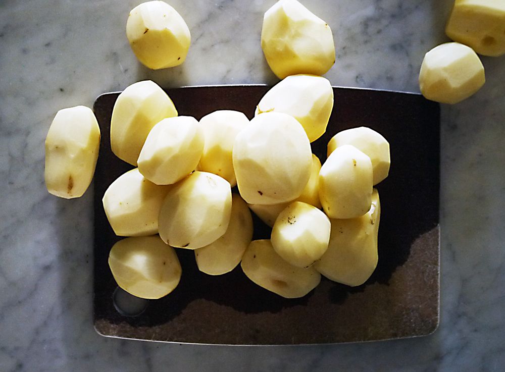 How to make mashed potatoes in the slow cooker: Start with starchy potatoes and peel! | Cool Mom Eats