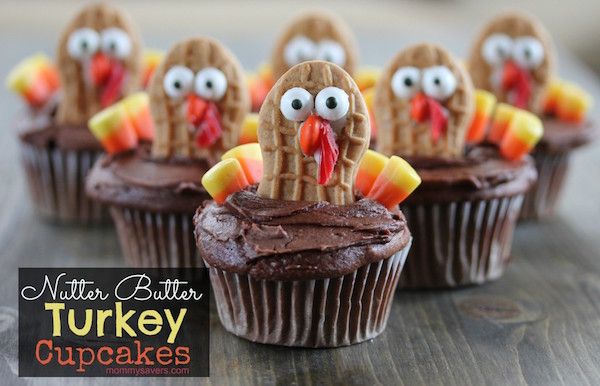 Nutter Butter Turkey Cupcakes are an easy Thanksgiving dessert for kids that they can help make | Mommy Savers