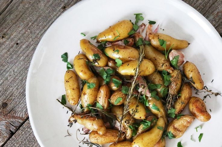 Try these Parchment Roasted Potatoes instead of mashed for a vegetarian (and vegan!) Thanksgiving side dish | Kitchen Konfidence