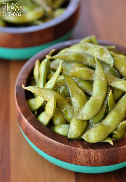 Garlic Butter Edamame might be the easiest ever side dish made with frozen vegetables | Peas and Crayons