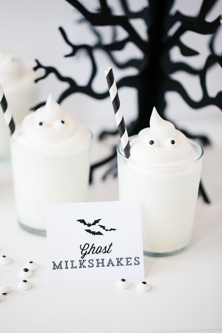 Friendly Ghost Milkshakes are a fun Halloween drink recipe for little ones | The Tomkat Studio