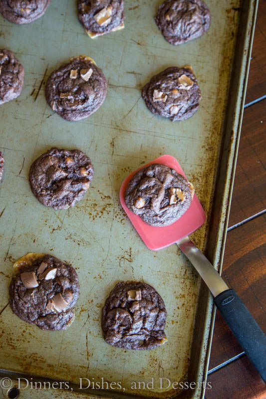 Chocolate Pudding Rolo Cookies are a delicious way to use leftover Halloween candy | Dinners, Dishes, and Desserts