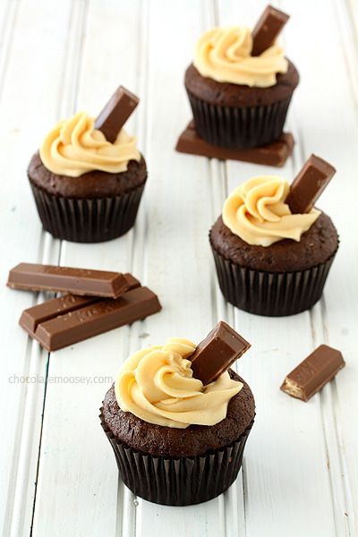 These Kit Kat Cupcakes are a fine, fine way to use leftover Halloween candy | Chocolate Moosey