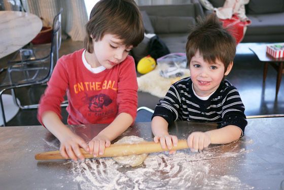 Guide on teaching kids how to cook: A list of age-appropriate kitchen tasks by age | Cool Mom Eats 