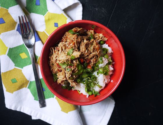 Skinny slow cooker recipes: Crock Pot Chicken Ropa Vieja is a lightened version of the Cuban classic | One Hungry Mama