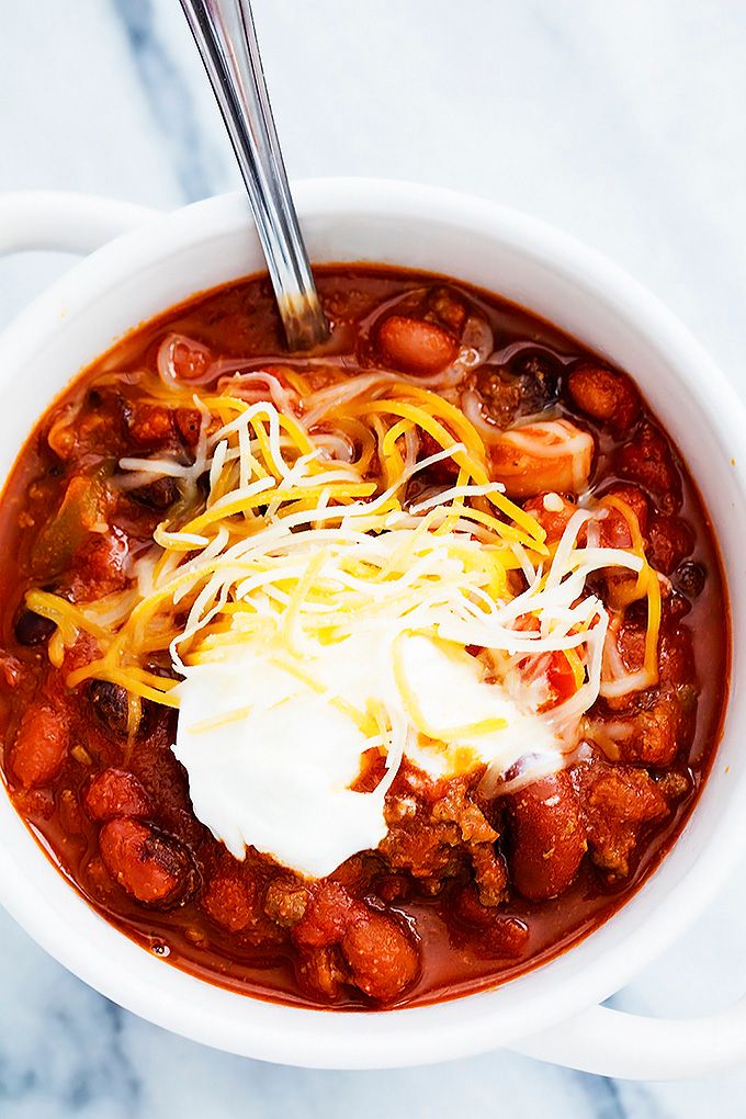Meals that make great leftovers: Beef n' Bean Chili turns into chili dogs on night two | Creme de la Crumb