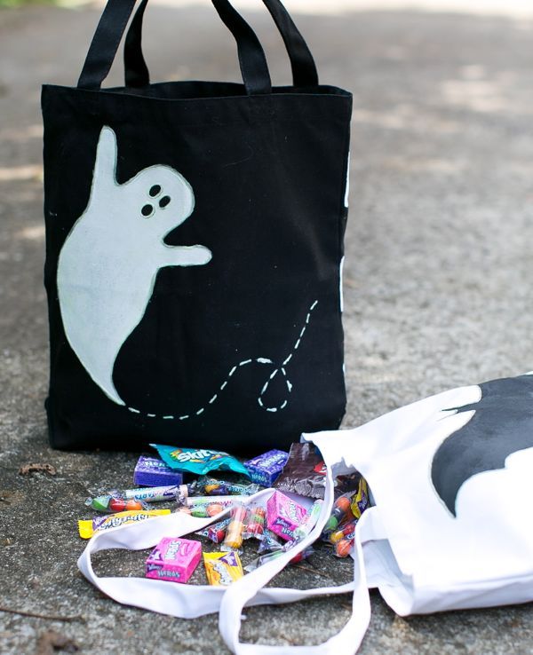 DIY glow-in-the-dark Halloween treat bag for kids: Tutorial at The Sweetest Occasion