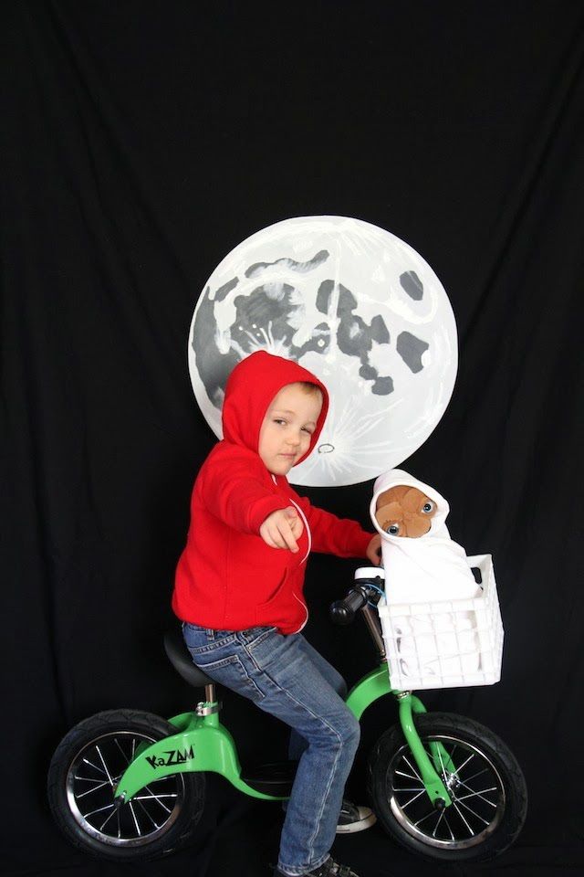 Geeky Halloween costumes for kids: Elliott and E.T. at And We Play