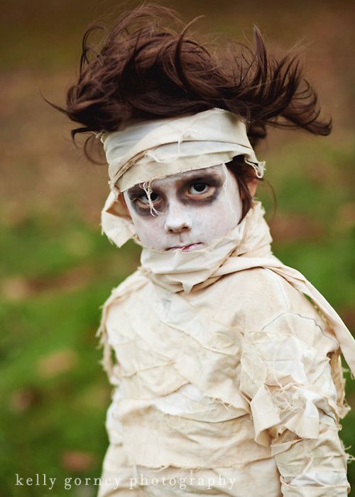 Creative last-minute Halloween costumes for kids: A cooler way to make a mummy costume via Kelly Gorney Photography