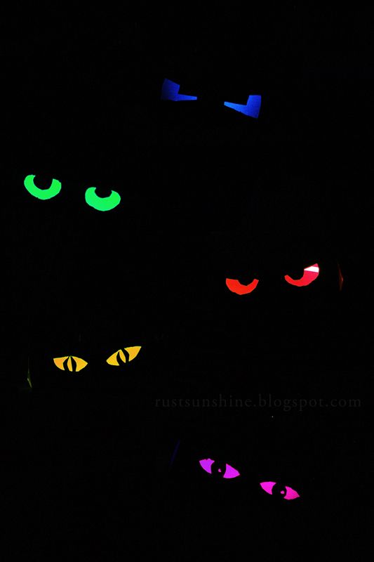 Scary Halloween decorations: Glowing eyes craft from Rust & Sunshine