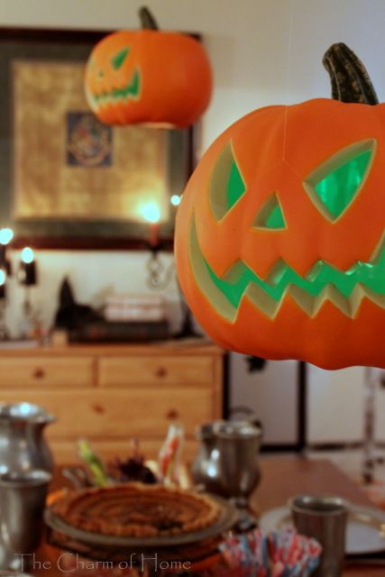 Scary Halloween decorations: Floating pumpkins from The Charm of Home