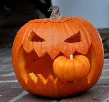 Scary DIY Halloween decorations: Pumpkin eating another pumpkin by Baking Bites