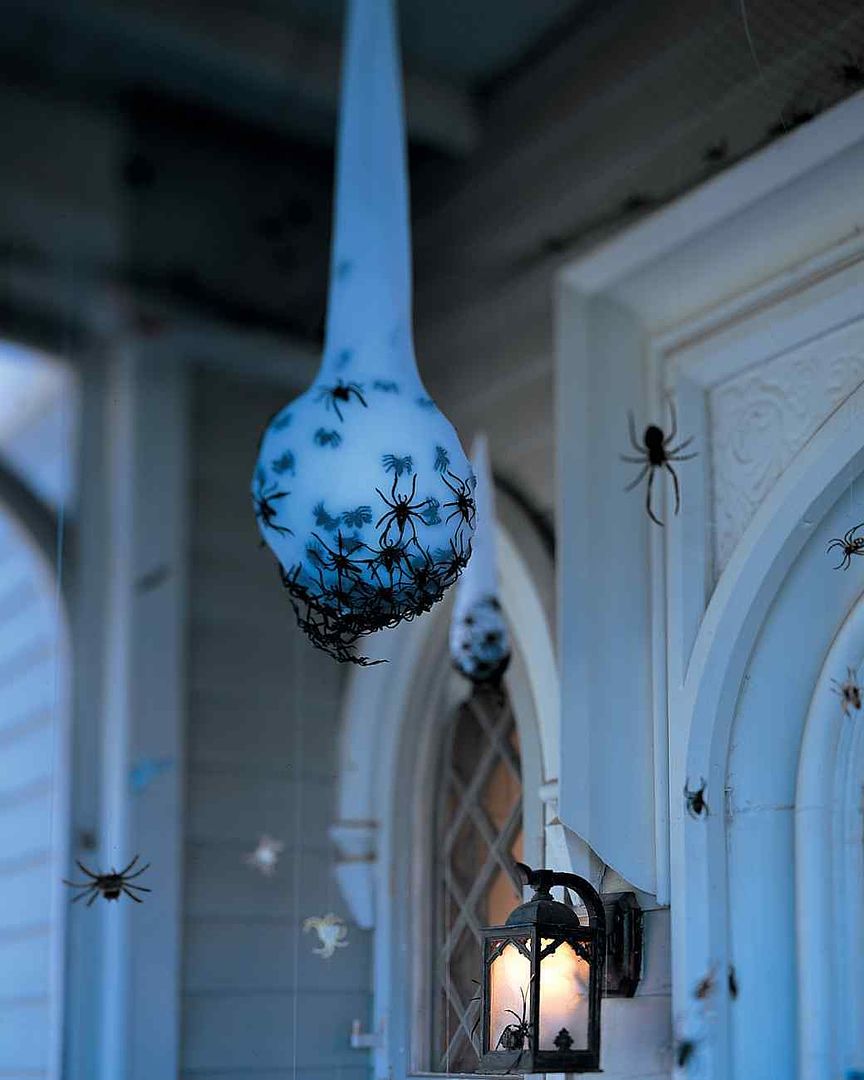Scary Halloween DIY decorations: Spider egg sacs at Martha Stewart Living