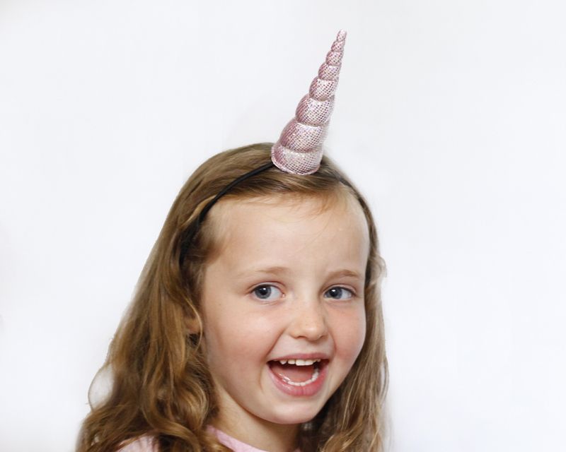 Last-minute Halloween costume idea: Unicorn horn headbands! 