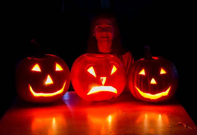 tips for taking night time Halloween photos | Randen Pederson via Flickr