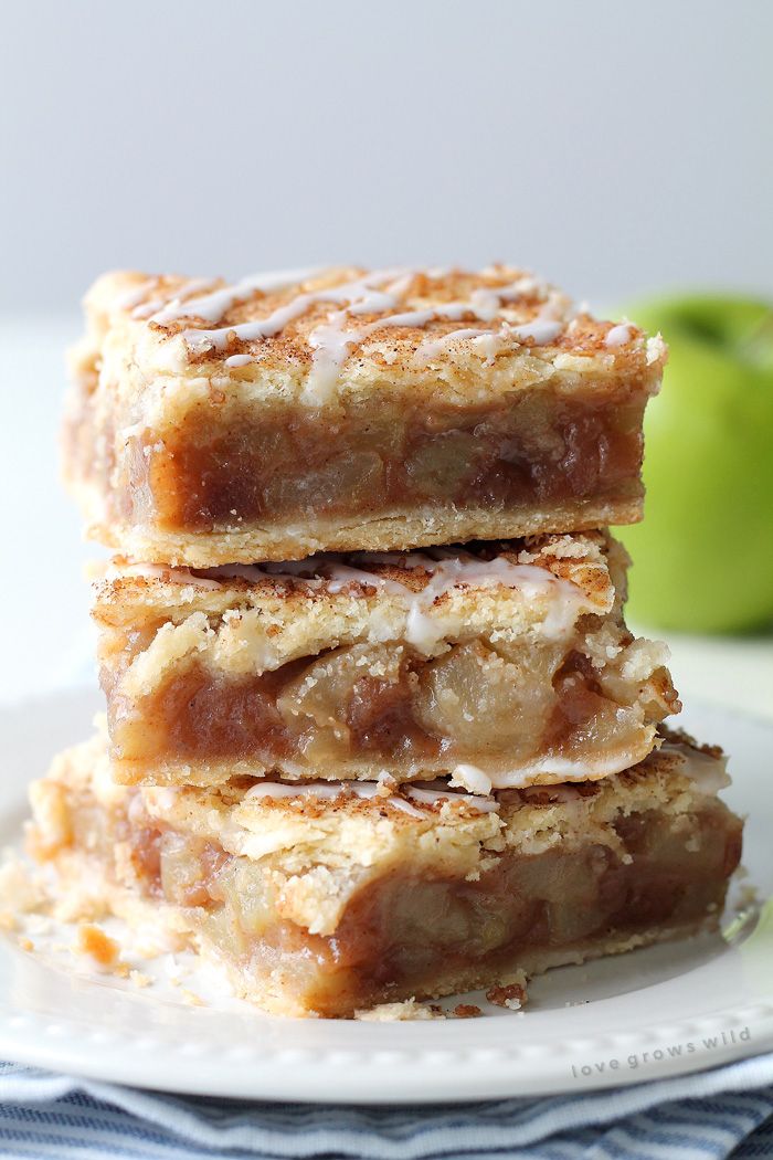 Make apple pie grab and go with these mouthwatering Apple Pie Bars | Love Grows Wild