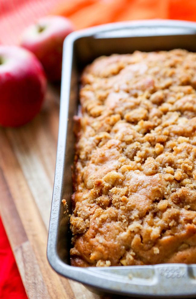 This delicious Apple Pie Bread is a no-brainer twist on a classic apple pie recipe | Pip and Ebby