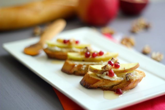 These Apple, Honey, and Goat Cheese Crostini make a perfect fall or Rosh Hashanah appetizer | What Jew Wanna Eat
