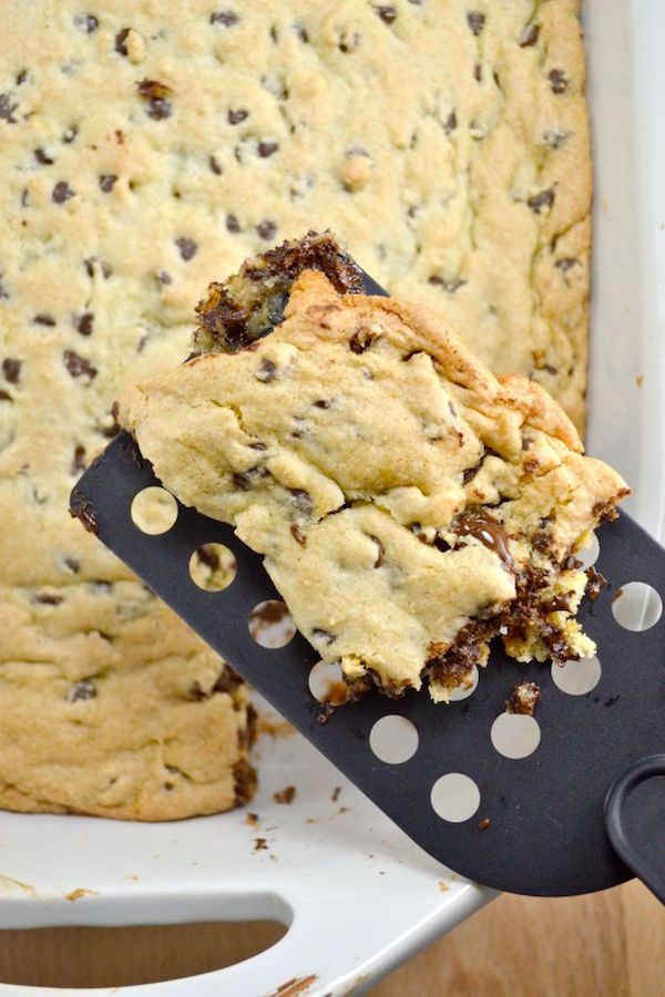 Bake sale recipes: Chocolate Chip Cookie Bar | Blue Ridge Babe