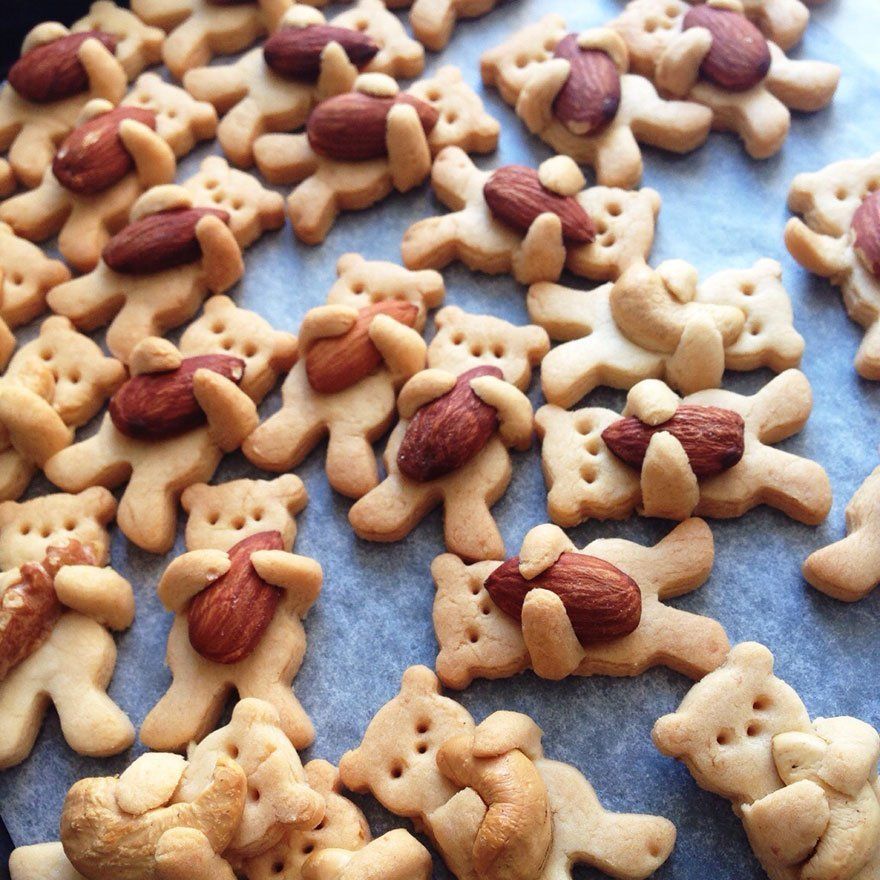 Cute cookie recipes: Hugging bear cookies | DIY & Crafts via Maa Tamagosan