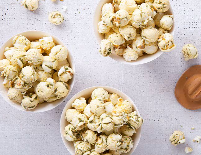 Jalapeno White Cheddar Popcorn from NatureBox is a perfect game day snack, we're thinking with beer or maybe Apple Cider Margaritas!