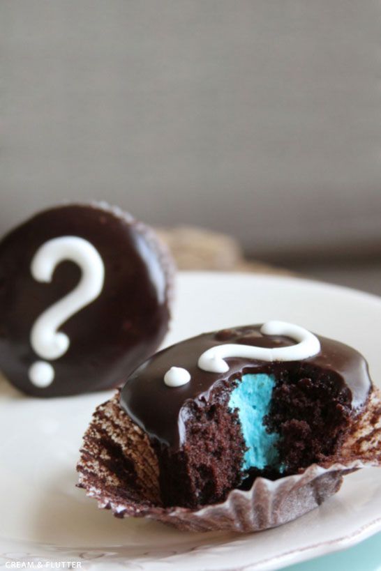 Simple, fun gender reveal cupcakes that make judicious use of pink and blue. Love it! | The Cake Blog