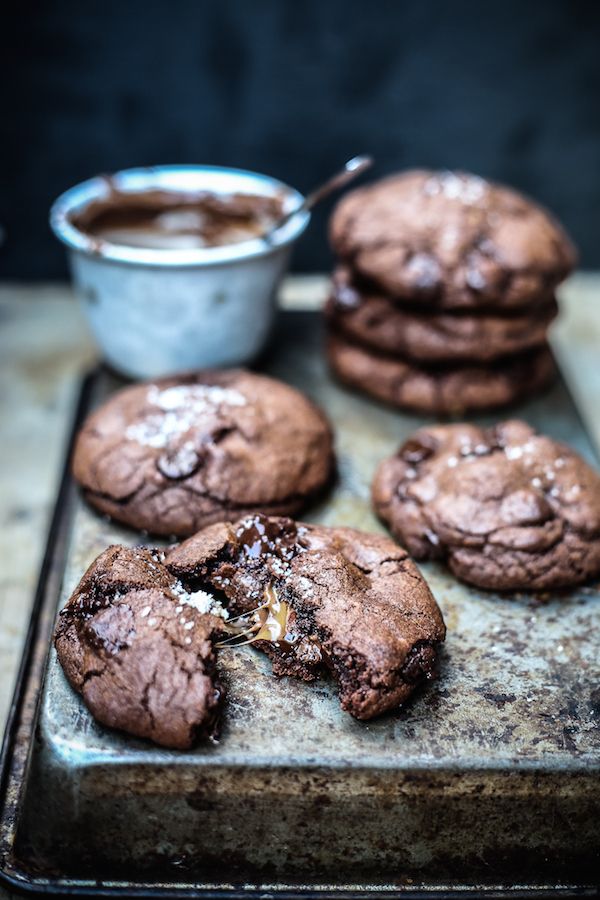 Bake sale recipes: Salted Caramel & Nutella Stuffed Chocolate Cookies | Top with Cinnamon